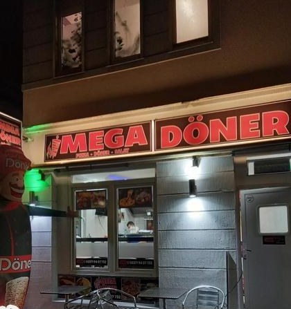 Mega Döner Iserlohn bei Nacht